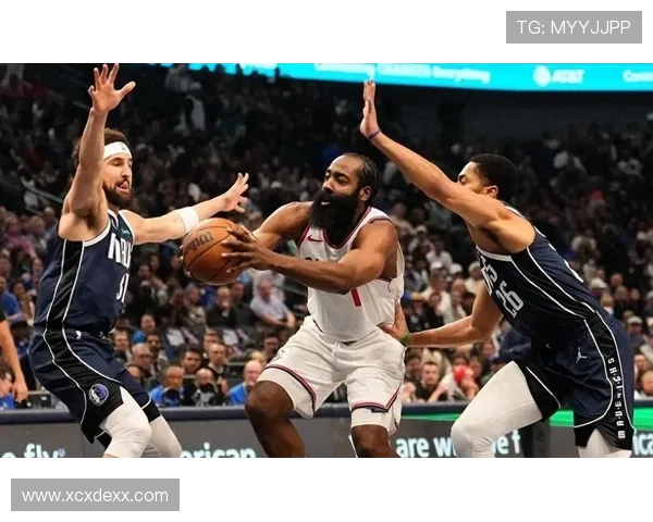 独行侠与快船上演巅峰对决两大核心争锋激烈鏖战引爆全场