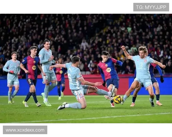 足球界的巅峰之战：巴萨对阵皇马，谁能笑到最后？